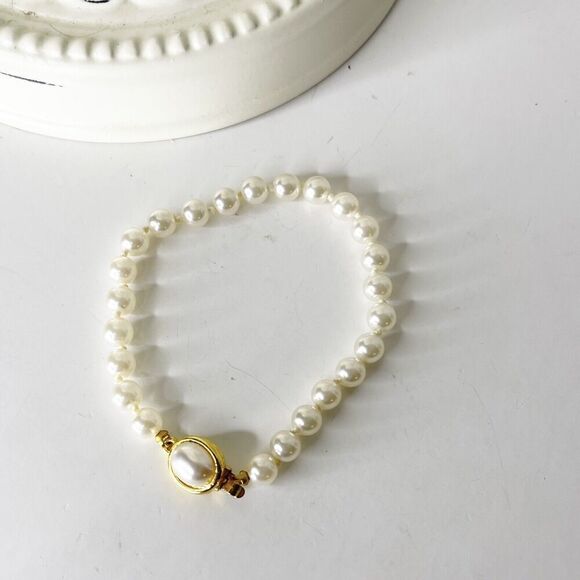 Vintage Avon Bracelet Pearl Bead 90s Victorian Glam Gold Tone Fashion Jewelry - Picture 1 of 16